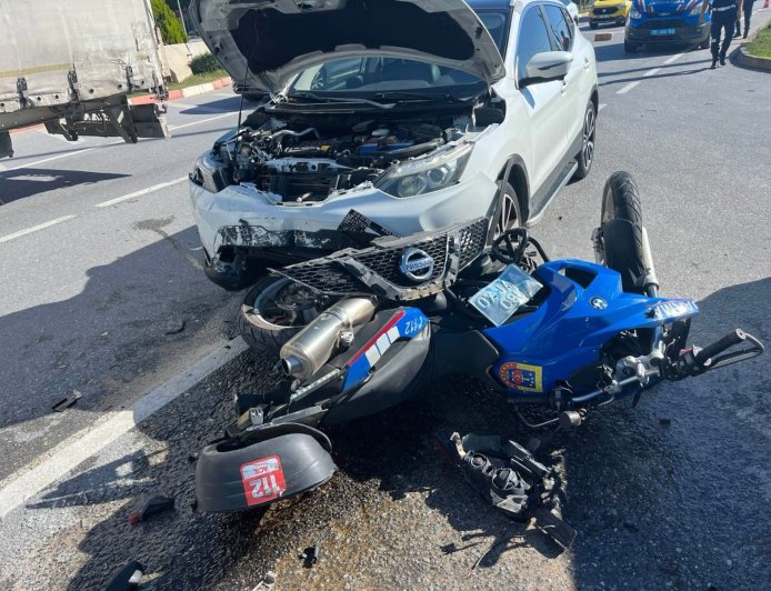 Manavgat’ta otomobil jandarma motosikletine çarptı: Uzman çavuş yaralandı