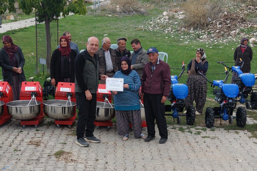 Korkuteli’nde 65 aileye 65 makine desteği