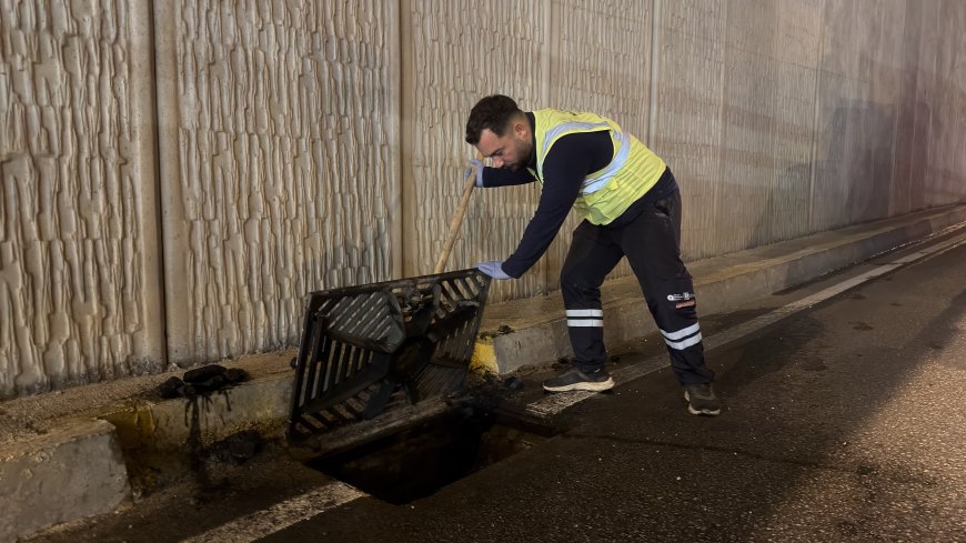 ASAT altgeçitlerde gece mesaisine devam ediyor: Yağmur suyu hatları temizleniyor