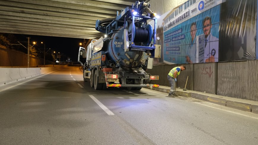 ASAT altgeçitlerde gece mesaisine devam ediyor: Yağmur suyu hatları temizleniyor