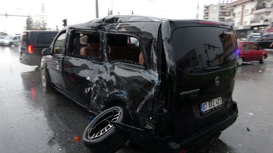 Manavgat’ta Kırmızı Işık İhlali Zincirleme Kazaya Neden Oldu: 3 Yaralı