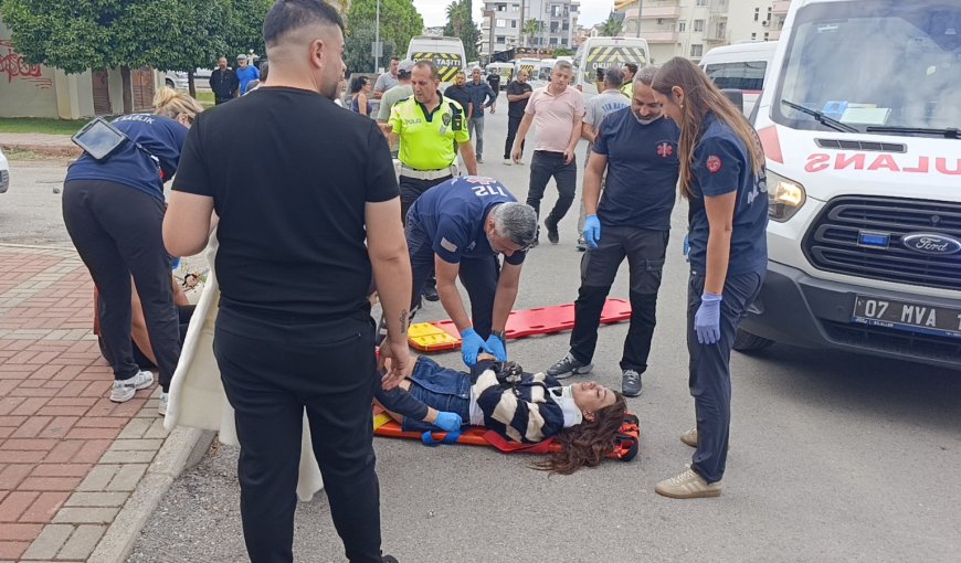 Manavgat’ta kavşakta motosiklet ile otomobil çarpıştı: Sürücü gözyaşlarına boğuldu