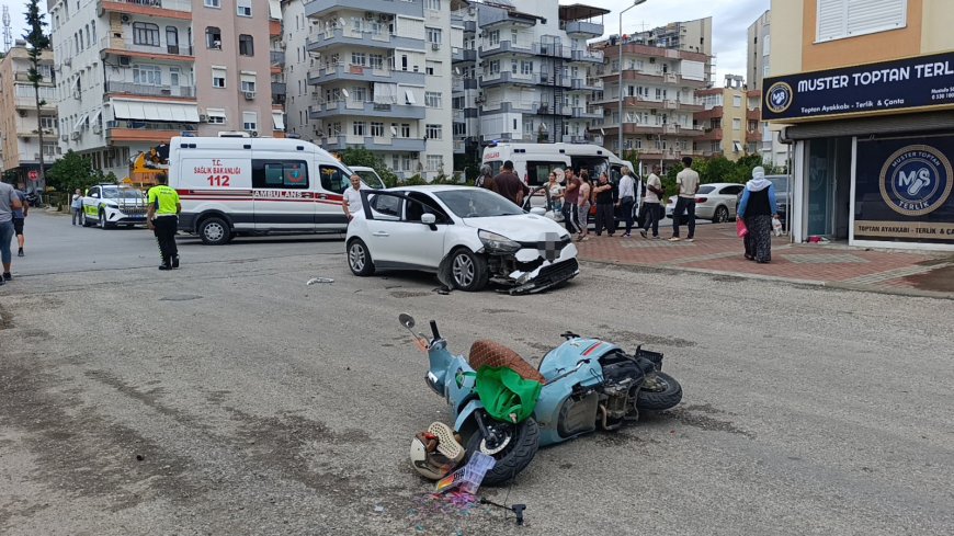 Manavgat’ta kavşakta motosiklet ile otomobil çarpıştı: Sürücü gözyaşlarına boğuldu