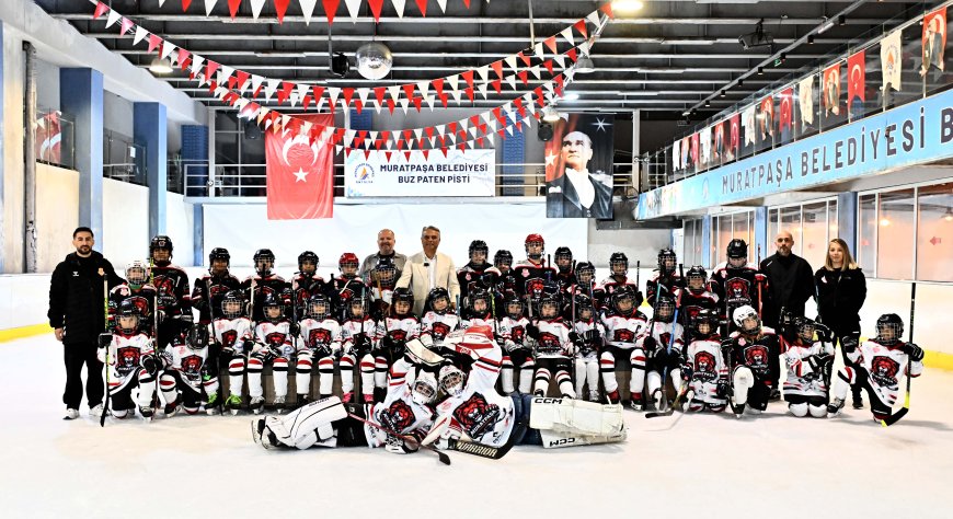 Muratpaşa’nın küçük buz hokeycileri şampiyonaya hazırlanıyor