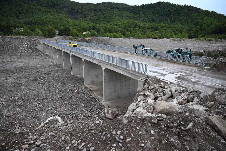 Kemer’de Çomaklar Köprüsü ulaşıma açıldı