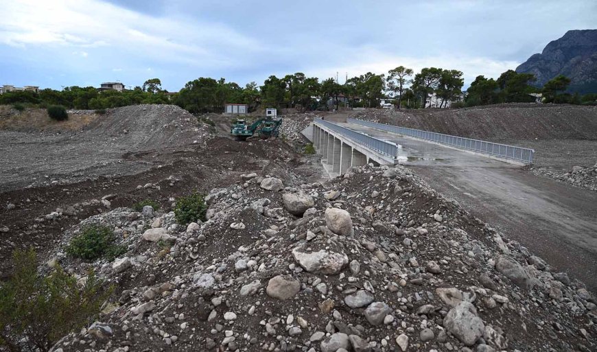 Kemer’de Çomaklar Köprüsü ulaşıma açıldı