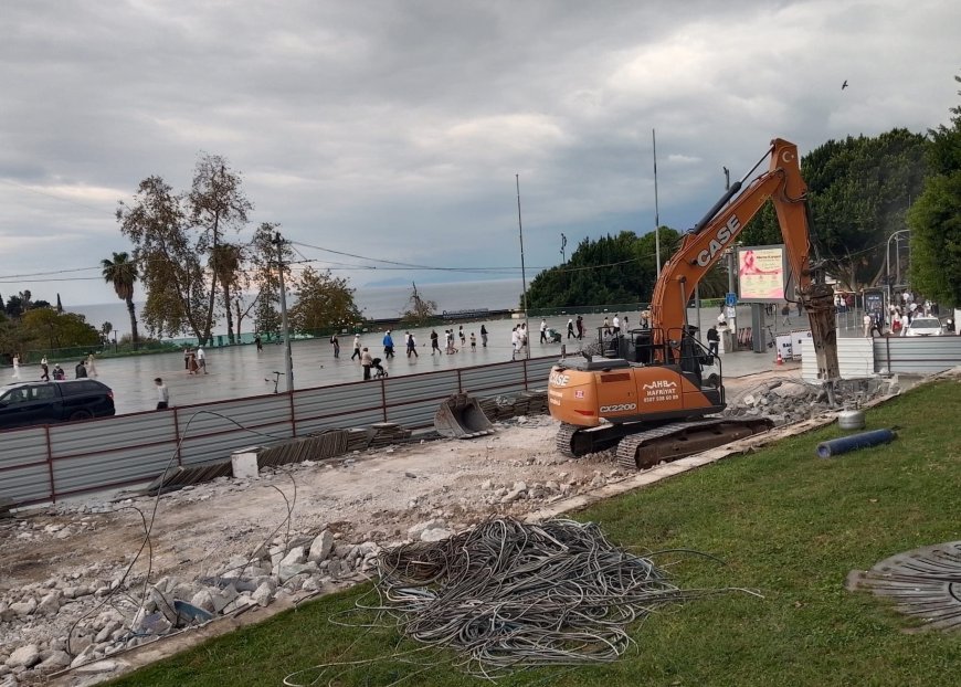 Antalya Cumhuriyet Meydanı’ndaki havuz yeniden hayat buluyor