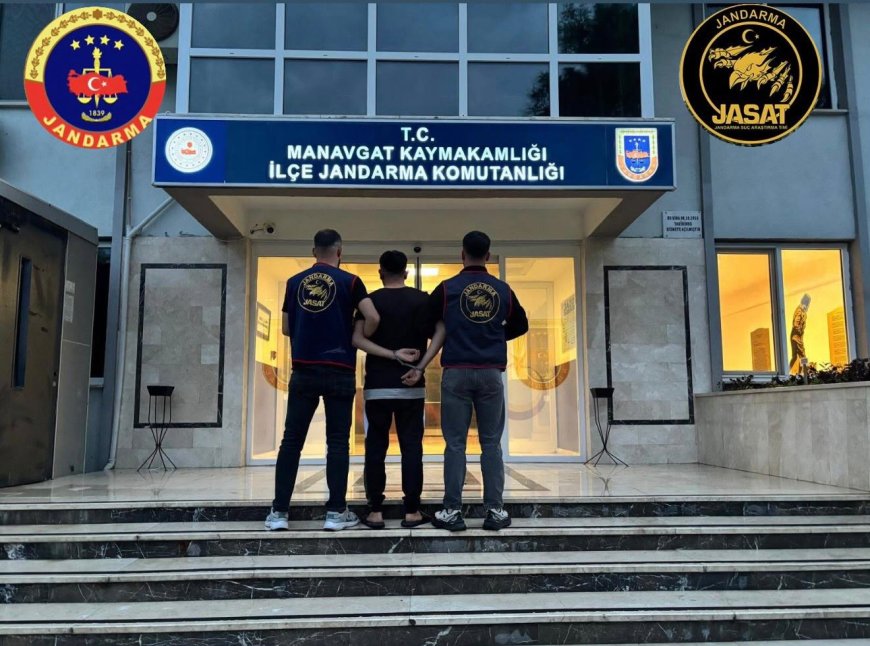 Antalya’da 18 ve 20 yıl kesinleşmiş hapis cezası bulunan 2 firari yakalandı