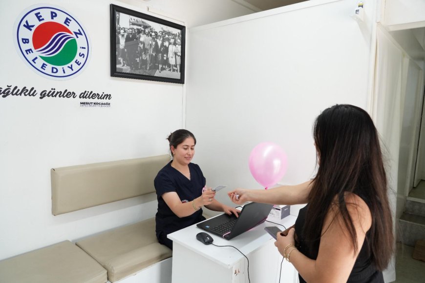 Başkan Kocagöz’den meme kanseri farkındalığına pembe balonlu destek