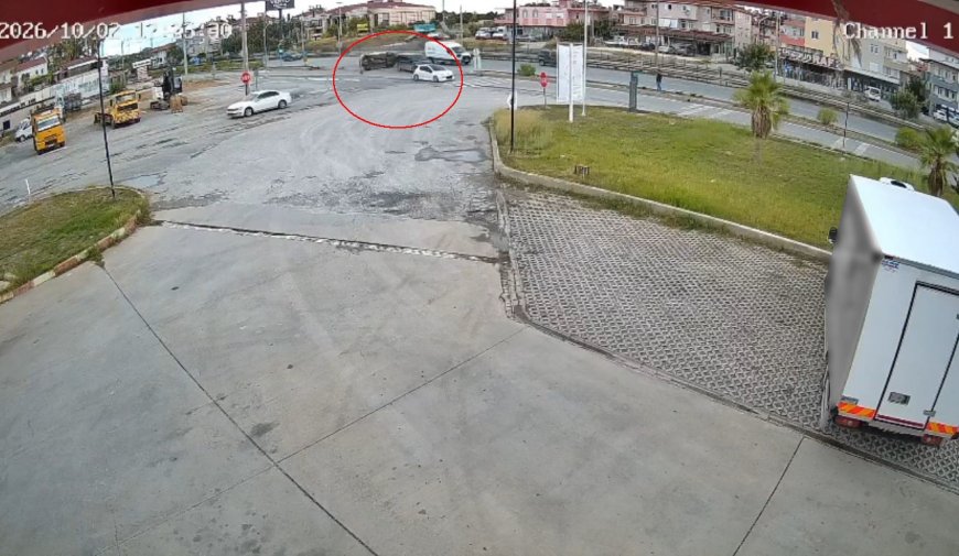 Manavgat’ta otomobil havada takla attı: Kaza anı kamerada
