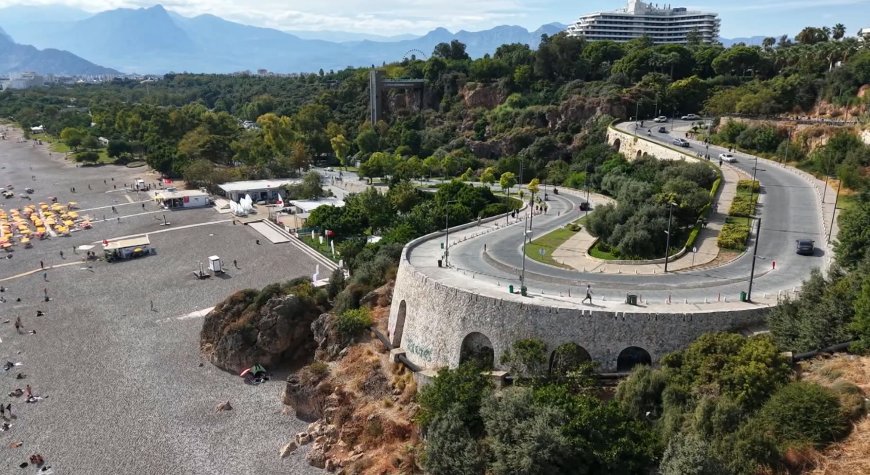 Antalya’nın geçmişi fotoğraflarda: Varyant ve Hadrian Kapısı yıllar içinde nasıl değişti?