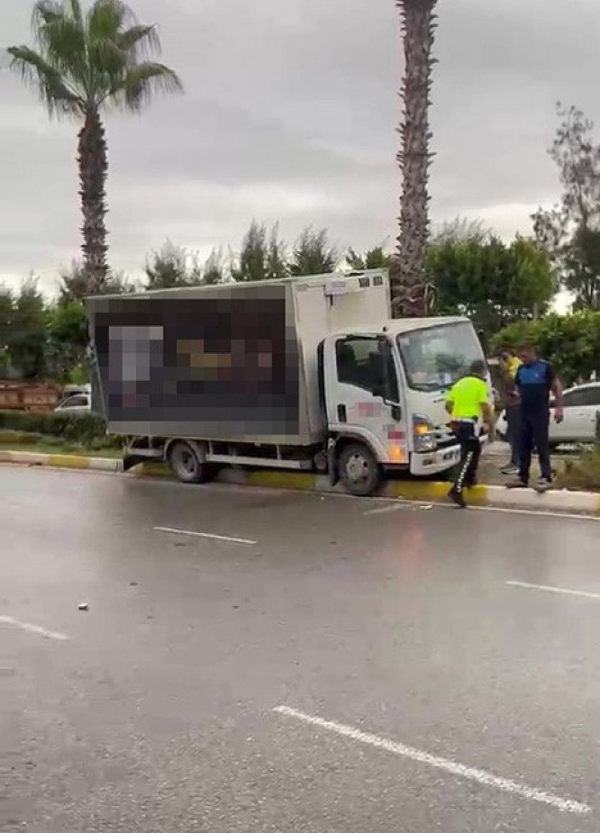 Manavgat’ta direksiyon başında fenalaşan sürücü refüje çıktı