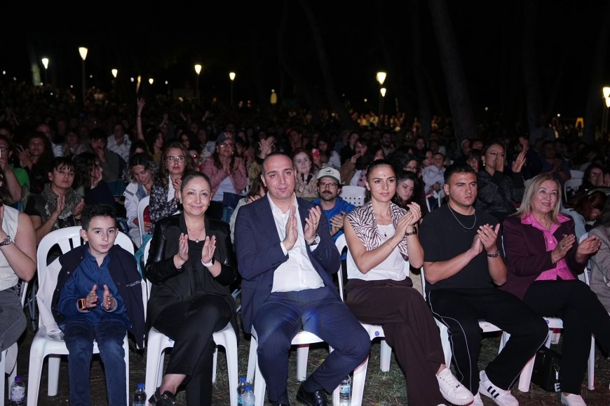 Konyaaltı Caz Festivali’nde yağmur dinlemedi, müzik susmadı