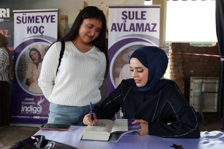 Antalya Kitap Fuarı’na ziyaretçi akını: İmza kuyrukları oluştu