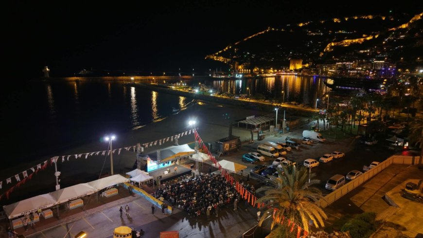 Alanya’da 10 gün süren kitap şöleni sona erdi: Her gün 2 binden fazla öğrenci katıldı