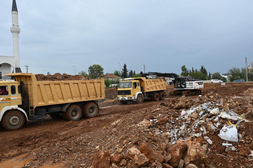 Kepez’de sel riskine karşı 2 kilometrelik Ay Deresi hamlesi