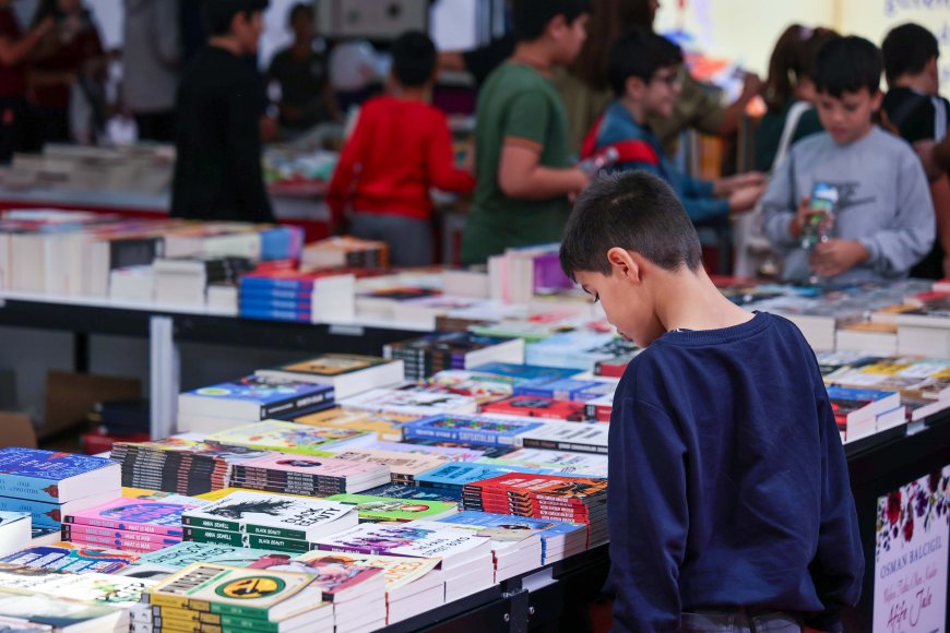Antalya Kitap Fuarı’na öğrenci akını: Okullardan ücretsiz servis kaldırılıyor