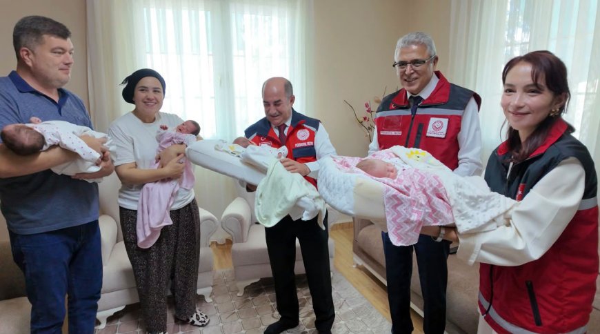 Kaşlı çiftin dördüz mutluluğu: 4 kız bebek sağlıklı şekilde evlerine döndü