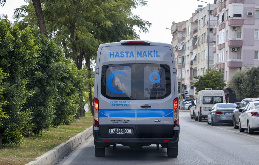 Antalya’da sağlık hizmeti evlere taşınıyor: Muayeneden hasta nakline ücretsiz destek