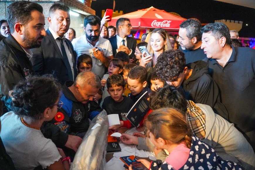 Antalya Kum Heykel Müzesi’nde uzay buluşması: Çocuklar astronotlarla bir araya geldi