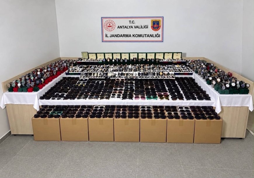 Aksu’da depoya kaçakçılık operasyonu: 5,2 milyon TL’lik lüks saat ve gözlük ele geçirildi