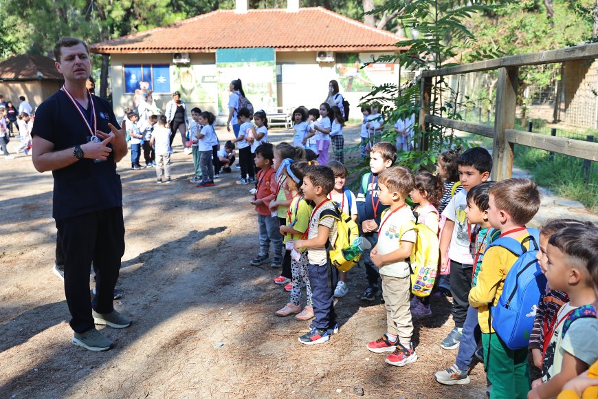 Antalya Doğal Yaşam Parkı’nda 300 öğrenci hayvanlarla buluştu