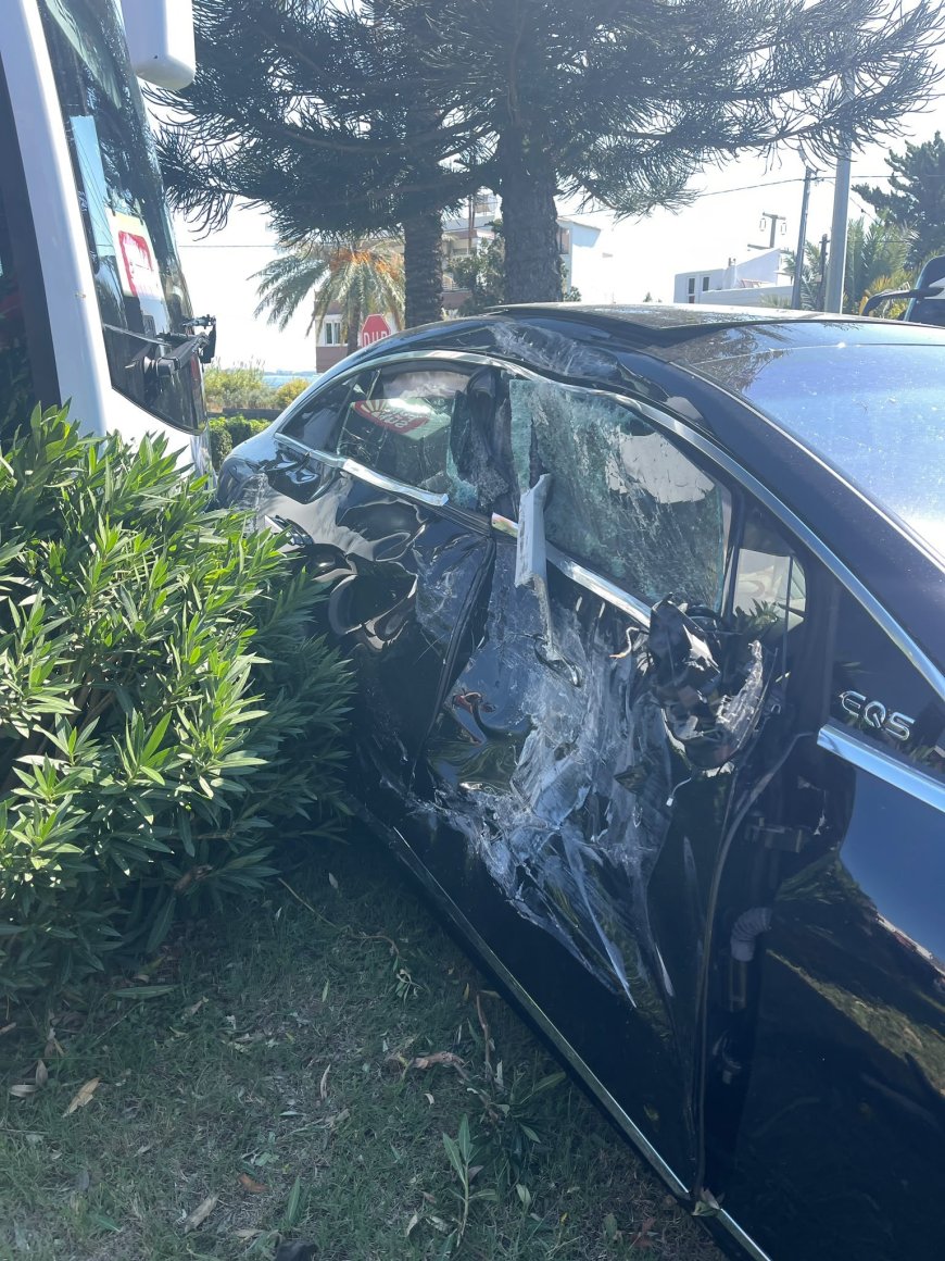 Alanya’da midibüs ile otomobil çarpıştı: 2 yaralı, kaza kamerada