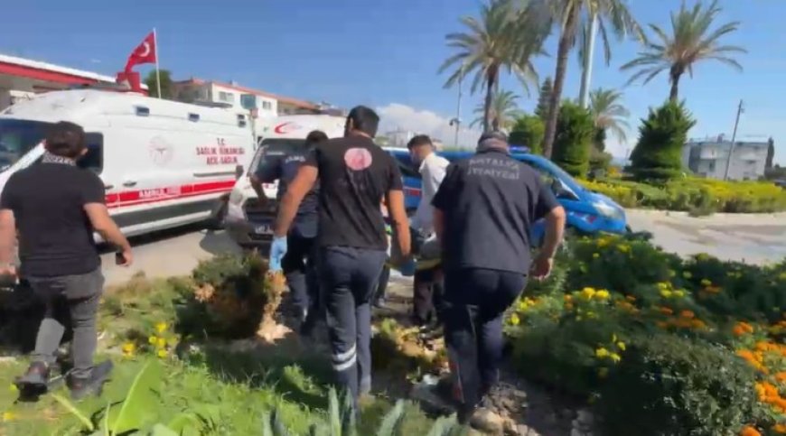 Alanya’da midibüs ile otomobil çarpıştı: 2 yaralı, kaza kamerada
