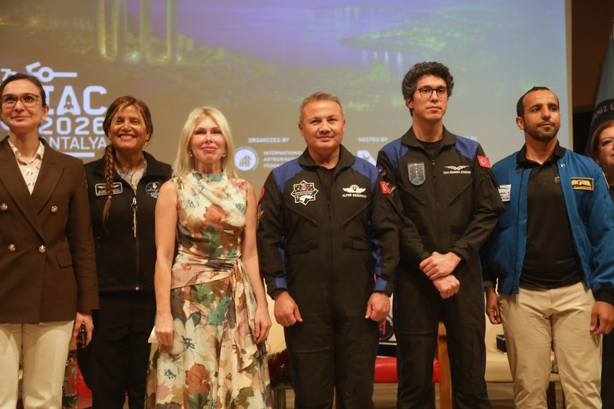 Antalya’da 11 astronot üniversitelilerle buluştu: Uzay deneyimlerini gençlerle paylaştılar