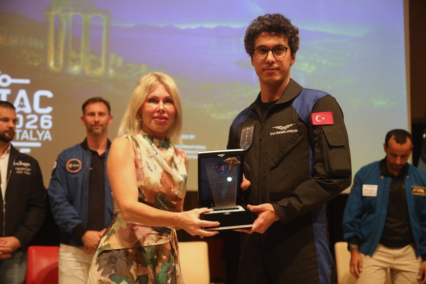 Antalya’da 11 astronot üniversitelilerle buluştu: Uzay deneyimlerini gençlerle paylaştılar