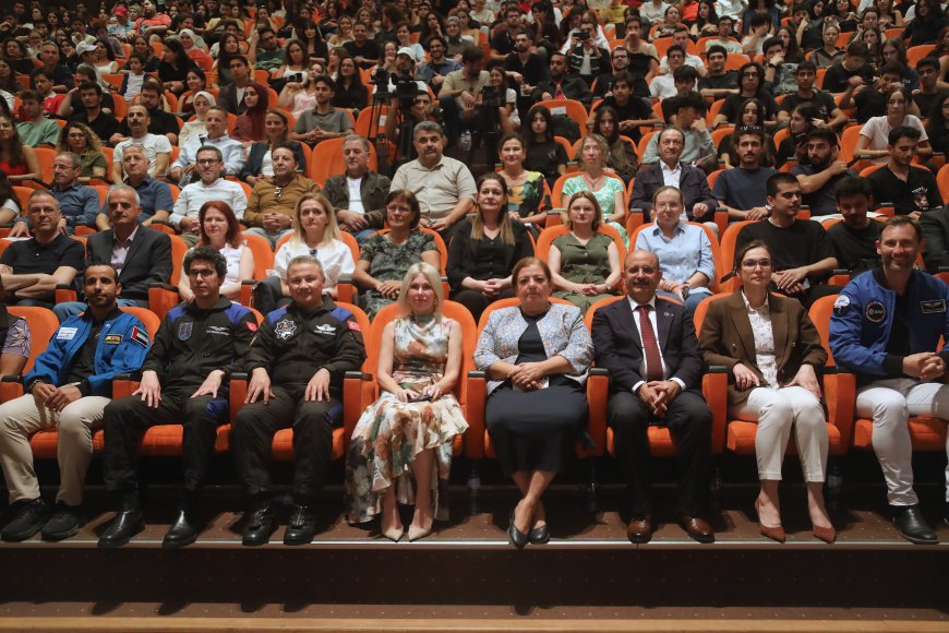 Antalya’da 11 astronot üniversitelilerle buluştu: Uzay deneyimlerini gençlerle paylaştılar