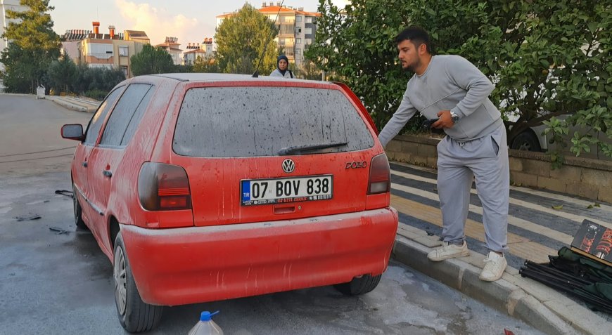 Serik’te seyir halindeki otomobil alev aldı: Sürücü dumanı fark edip durdu
