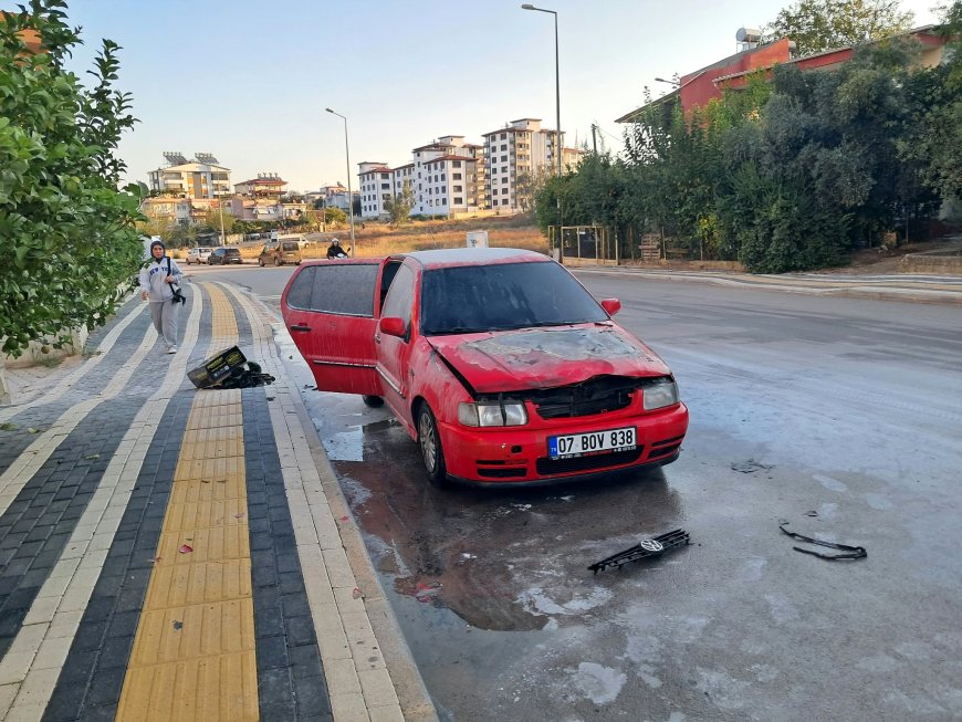 Serik’te seyir halindeki otomobil alev aldı: Sürücü dumanı fark edip durdu