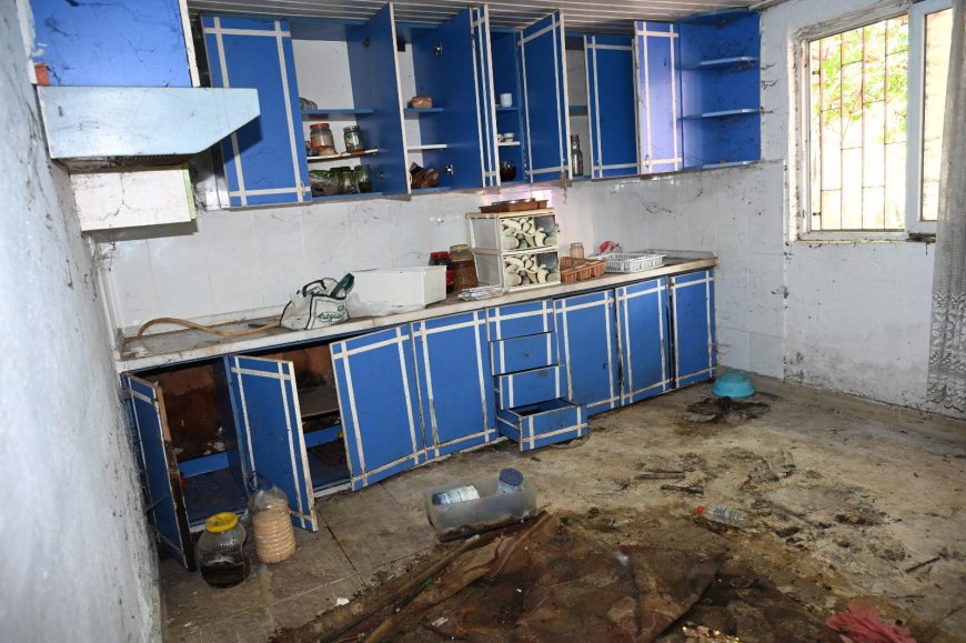 Kepez’de çöp eve müdahale: 6 kamyon atık çıkarıldı, yaşlı kadın hastaneye kaldırıldı
