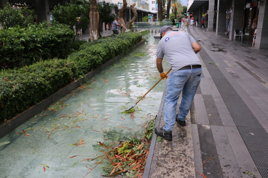 Kemer Liman Caddesi’nde kış hazırlığı: Büyükşehir ekiplerinden kapsamlı bakım ve temizlik