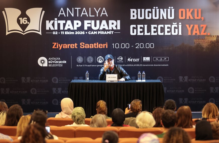Antalya Kitap Fuarı’nda Ahmet Ümit izdihamı: Kitapseverler imza için uzun kuyruklar oluşturdu