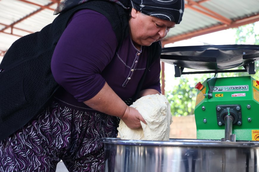 Antalya’da sosyal medyadan gelen talep karşılık buldu: Karaözlü kadınlara hamur yoğurma makinesi