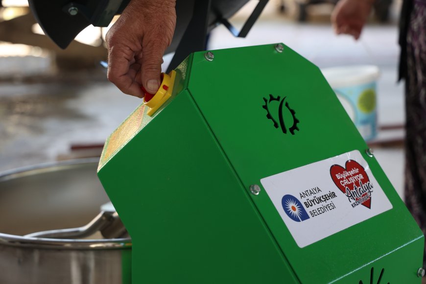 Antalya’da sosyal medyadan gelen talep karşılık buldu: Karaözlü kadınlara hamur yoğurma makinesi