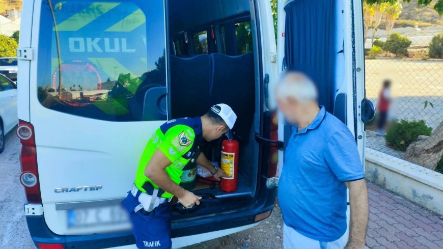 Antalya’da 2 bin 102 okul servisine jandarma denetimi: 19 sürücüye ceza, 7 araç trafikten men