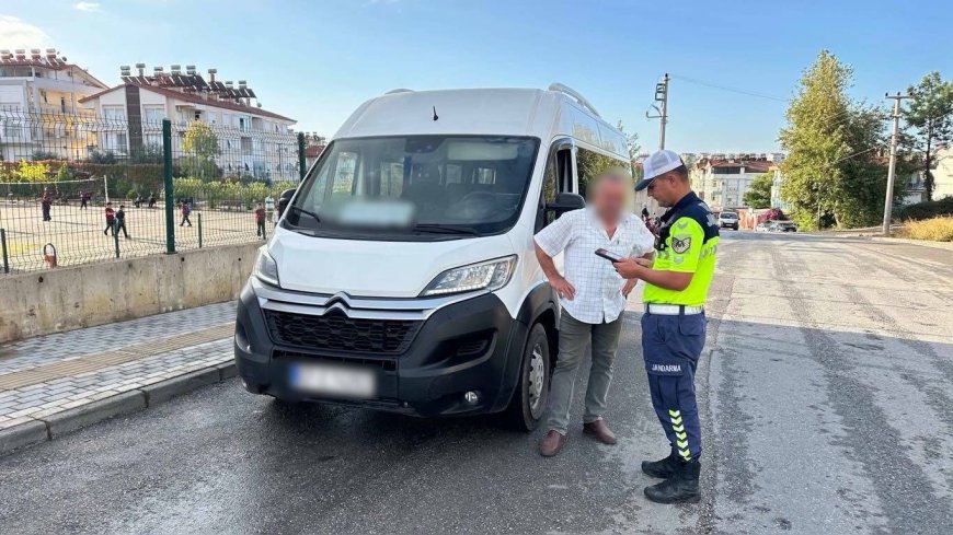 Antalya’da 2 bin 102 okul servisine jandarma denetimi: 19 sürücüye ceza, 7 araç trafikten men