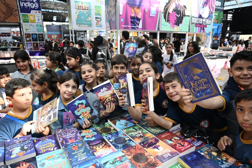 Antalya Kitap Fuarı’na yoğun ilgi: Yazarlar “Kitap okunmuyor” algısını yıkıyor