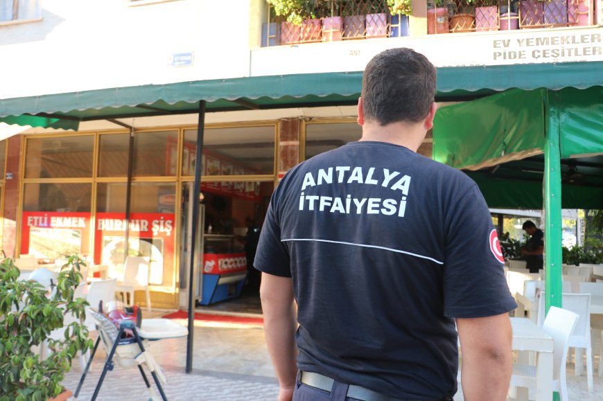 Antalya Muratpaşa’da restoranın bacasında yangın paniği: Ekipler seferber oldu
