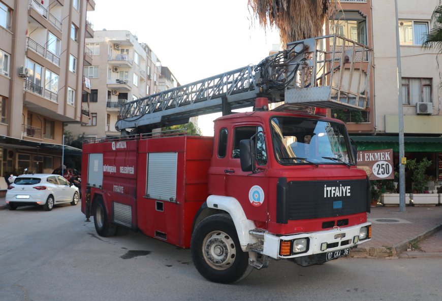 Antalya Muratpaşa’da restoranın bacasında yangın paniği: Ekipler seferber oldu