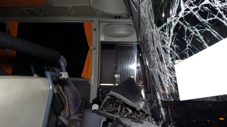 Antalya Konyaaltı’nda 3 araç birbirine girdi: Zincirleme kazada 10 kişi yaraland