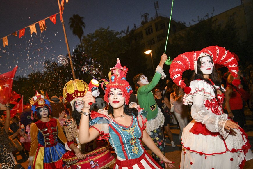 Antalya Kaleiçi’nde festival coşkusu: 15 ülkeden 20 şehir tarihi sokaklarda buluştu