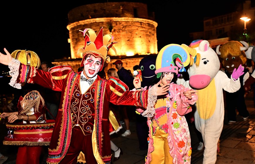 Antalya Kaleiçi’nde festival coşkusu: 15 ülkeden 20 şehir tarihi sokaklarda buluştu