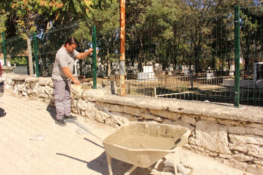 Antalya Elmalı’da Kızıltemeller Mezarlığı’na güvenlik önlemi: Çevresi tel çitle kapatılıyor