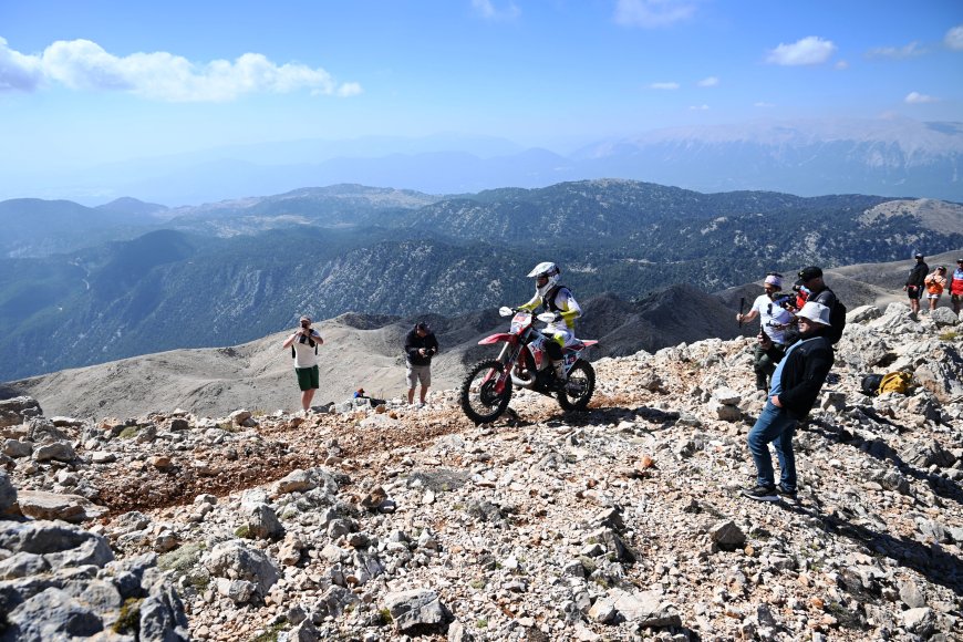 Kemer'de nefes kesen Sea To Sky finali: 2 bin 365 metrelik zirvenin şampiyonu belli oldu
