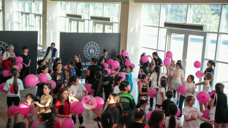 Antalya'da kız çocuklarına özel kutlama: Balonlar ve danslarla renkli etkinlik