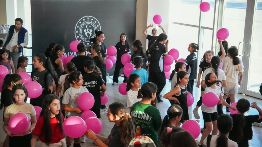 Antalya'da kız çocuklarına özel kutlama: Balonlar ve danslarla renkli etkinlik
